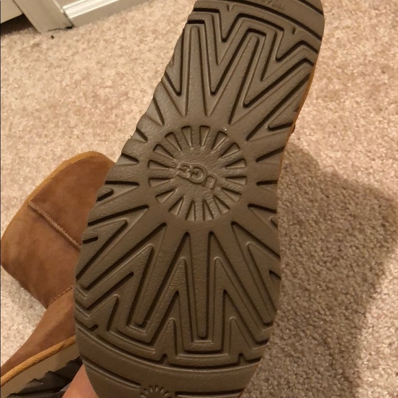 Brand New! UGGS! Size 5 - Picture 6 of 6